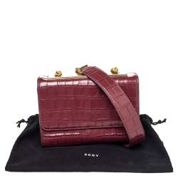 Pre Owned  حقيبة كتف دي إن كي واي جلد بنقشة التمساح عنابي صغيرة بسلسلة