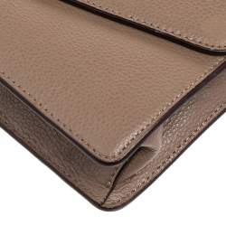 Pre Owned حقيبة كتف دي كيه إن واي جلد بيج داكن ذات قلاب بقفل