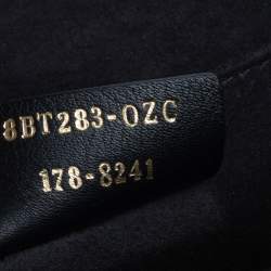 Pre Owned حقيبة كتف دي كيه إن واي جلد أزرق فاتح ذات سلسلة