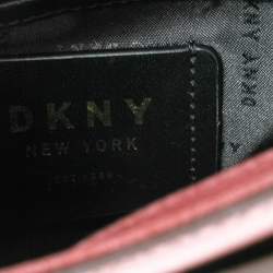 Pre Owned حقي بة دي كي أن واي يد علوية جلد محبب عنابي