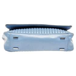 مملوكة مسبقًا حقيبة يد توتس دي كي إن واي غانسيفورت جلد مبطن أزرق فاتح بيد علوية