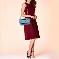 مملوكة مسبقًا حقيبة يد توتس دي كي إن واي غانسيفورت جلد مبطن أزرق فاتح بيد علوية