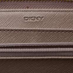 مملوكة مسبقًا DKNY Dark Beige Saffiano Leather Bryant Park Zip Around Wallet
