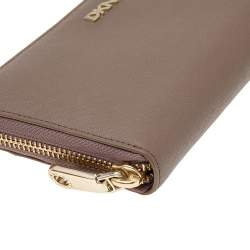 مملوكة مسبقًا DKNY Dark Beige Saffiano Leather Bryant Park Zip Around Wallet