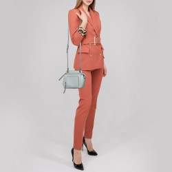 Pre Owned حقيبة كروس دي كيه إن واي جلد رصاصي بجيب أمامي