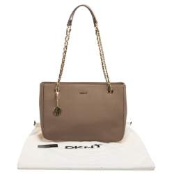 مملوكة مسبقًا DKNY Grey Saffiano Leather Bryant Park Chain Tote
