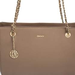 مملوكة مسبقًا DKNY Grey Saffiano Leather Bryant Park Chain Tote