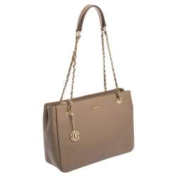 مملوكة مسبقًا DKNY Grey Saffiano Leather Bryant Park Chain Tote