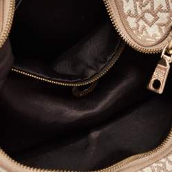 Pre Owned حقيبة دي كي إن واي باغويت جلد وكانفاس بالشعار بيج/لون الصدأ