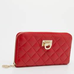 Pre Owned DKNY Red Quilted Leather Zip Around Wallet