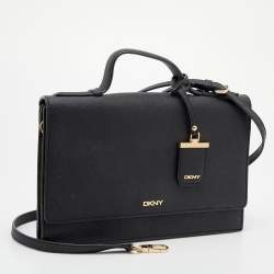 مملوكة مسبقًا حقيبة كروس دي كي أن واي جلد أسود بقلاب