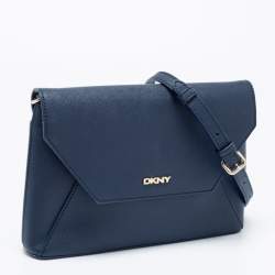 مملوكة مسبقًا حقيبة كروس دي كي إن واي جلد سافيانو أزرق كحلي بقلاب 