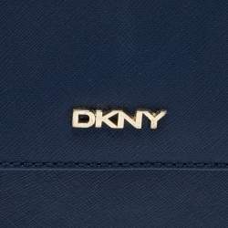 مملوكة مسبقًا حقيبة كروس دي كي إن واي جلد سافيانو أزرق كحلي بقلاب 