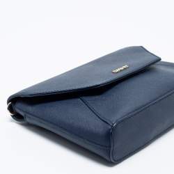 مملوكة مسبقًا حقيبة كروس دي كي إن واي جلد سافيانو أزرق كحلي بقلاب 