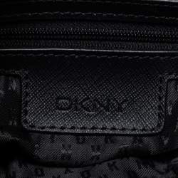 مملوكة مسبقًا حقيبة كروس دي كي إن واي جلد سافيانو أزرق كحلي بقلاب 