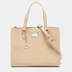 Pre Owned حقيبة يد دي كي أن واي جلد لامع بيج بسحاب مزدوج