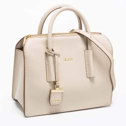 Pre Owned حقيبة ساتشل دي كي أن واي جلد سافيانو بيضاء بسحاب