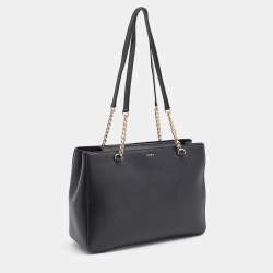 مملوكة مسبقًا حقيبة  يد توتس دي كي إن واي جلد أسود بقلاب مغناطيسي