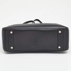 مملوكة مسبقًا حقيبة  يد توتس دي كي إن واي جلد أسود بقلاب مغناطيسي