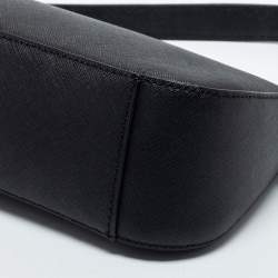 مملوكة مسبقًا DKNY Black Carol Leather Baguette Bag