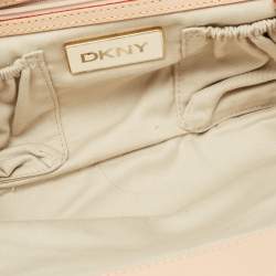 Pre Owned Dkny Pink/Beige Signature Canvas And Leather Pushlock Baguette
