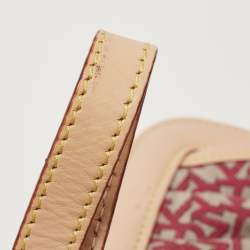 Pre Owned Dkny Pink/Beige Signature Canvas And Leather Pushlock Baguette