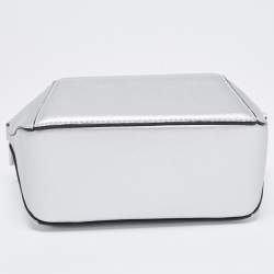 Pre Owned Dkny Silver Leather Zip Crossbody Bag