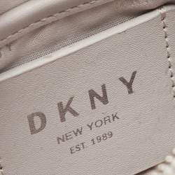 Pre Owned Dkny Silver Leather Zip Crossbody Bag
