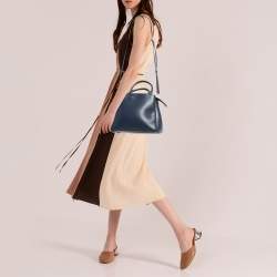 مملوكة مسبقًا DKNY Blue Leather Paige Satchel
