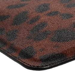 مملوكة مسبقًا حافظة أيباد دولتشي أند غابانا كانفاس مقوى طباعة فهد بنية/ سوداء