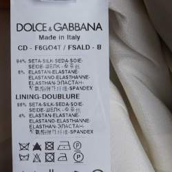 مملوكة مسبقًا فستان دولتشي أند غابانا ديرابيه حرير طباعة موردة أبيض مقاس وسط ( ميديوم )