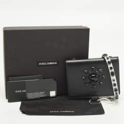 Pre Owned محفظة دولتشي أند غابانا جلد أسود/أبيض مطعمة بالكريستال على سلسلة