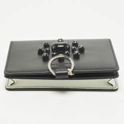 Pre Owned محفظة دولتشي أند غابانا جلد أسود/أبيض مطعمة بالكريستال على سلسلة