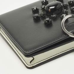 Pre Owned محفظة دولتشي أند غابانا جلد أسود/أبيض مطعمة بالكريستال على سلسلة