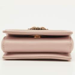 مملوكة مسبقًا حقيبة دولتشي أند غابانا ديفوشن جلد مبطن وردي مسحوق كروس بودي صغيرة