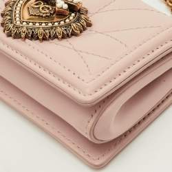 مملوكة مسبقًا حقيبة دولتشي أند غابانا ديفوشن جلد مبطن وردي مسحوق كروس بودي صغيرة