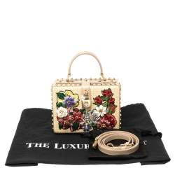 مملوكة مسبقًا حقيبة دولتشى أند غابانا يد علوية صندوق زخرفة كريستال جلد ورافيا مطرزة بيج 