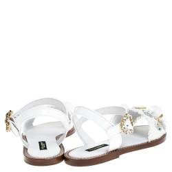 مملوكة مسبقًا Dolce & Gabbana White Patent Leather And Raffia Pom Pom Crystal Embellished Flat Sandals Size 37.5