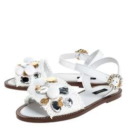مملوكة مسبقًا Dolce & Gabbana White Patent Leather And Raffia Pom Pom Crystal Embellished Flat Sandals Size 37.5