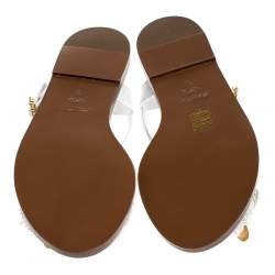 Pre Owned صندل دولتشي أند غابانا فلات مزخرف كريستال بوم بوم رافيا وجلد لامع أبيض مقاس 40