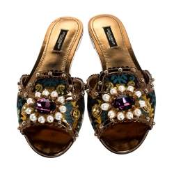 مملوكة مسبقًا Dolce & Gabbana Multicolor Floral Brocade Fabric And Patent Leather Trim Faux Pearl Embellished Flat Slides Size 39