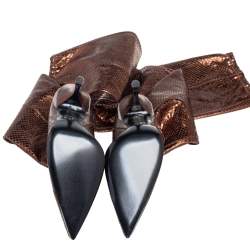 مملوكة مسبقًا حذاء بوت دولتشي أند غابانا طول فوق الركبة جلد ثعبان ذهبي مقاس 38