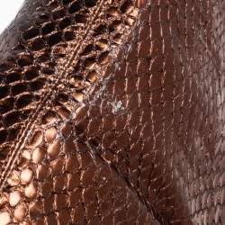 مملوكة مسبقًا حذاء بوت دولتشي أند غابانا طول فوق الركبة جلد ثعبان ذهبي مقاس 38