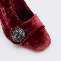 Pre Owned Dolce & Gabbana Red Velvet Jackie Embellished Block Heel Pumps Size 38.5
