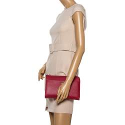 مملوكة مسبقًا حافظة أيباد دولتشي أند غابانا سحاب جلد محبب حمراء