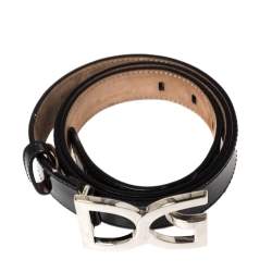 مملوكة مسبقًا حزام دولتشي أند غابانا جلد أسود لامع بإبزيم الشعار 90 سم