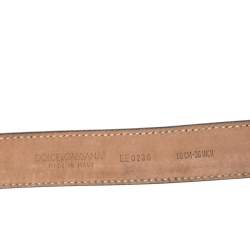 مملوكة مسبقًا حزام دولتشي أند غابانا جلد أسود لامع بإبزيم الشعار 90 سم