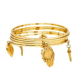 مملوكة مسبقًا سوار دولتشي أند غابانا معدن ذهبي اللون مزين دلايات متعددة