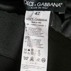 مملوكة مسبقًا تنورة دولتشي أند غابانا بطبعة نجوم سوداء حرير بطول الركبة مقاس وسط (ميديوم)