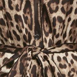 Pre Owned طقم قميص و بنطال حرير بطبعة فهد بني دولتشي آند غابانا مقاس متوسط / كبير